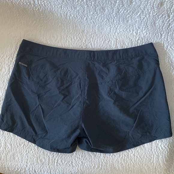 Columbia Omni-Shade Sun Protection Omni-Wick Advanced Evaporation Shorts - Picture 2 of 7